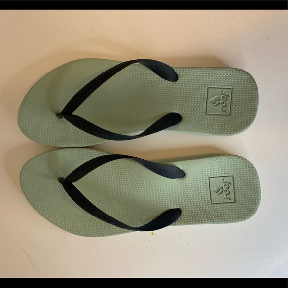 New REEF PVC free flip flops sz8 - Picture 3 of 4